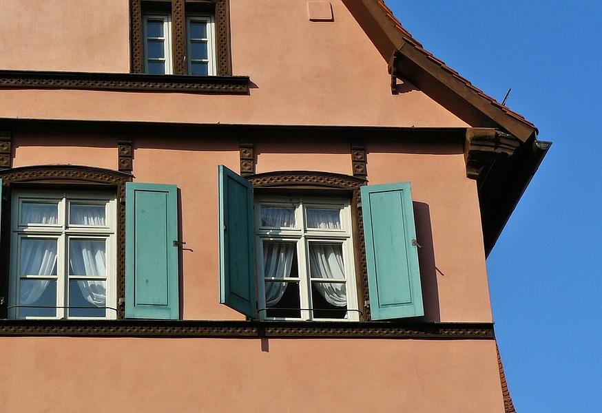 Bright One-Bedroom Flat in Prime Location